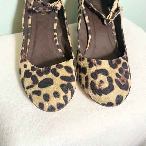 Ollio Women's Brown Leopard Faux Suede Chunky Mid-Heel Ankle Strap Pumps Size 9 - Picture 7 of 13
